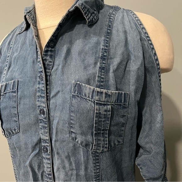 Guess Denim Chambray Cold Shoulder Button Front Dress Size Small - Picture 3 of 8